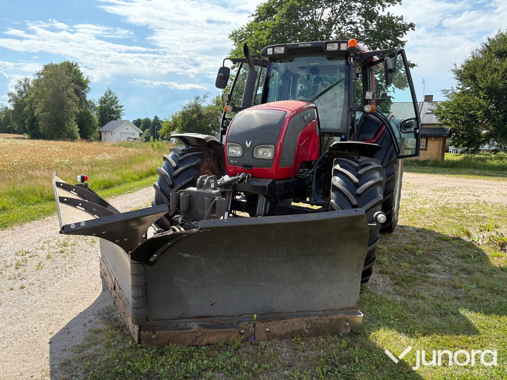 Traktor Valtra N111E Hitech