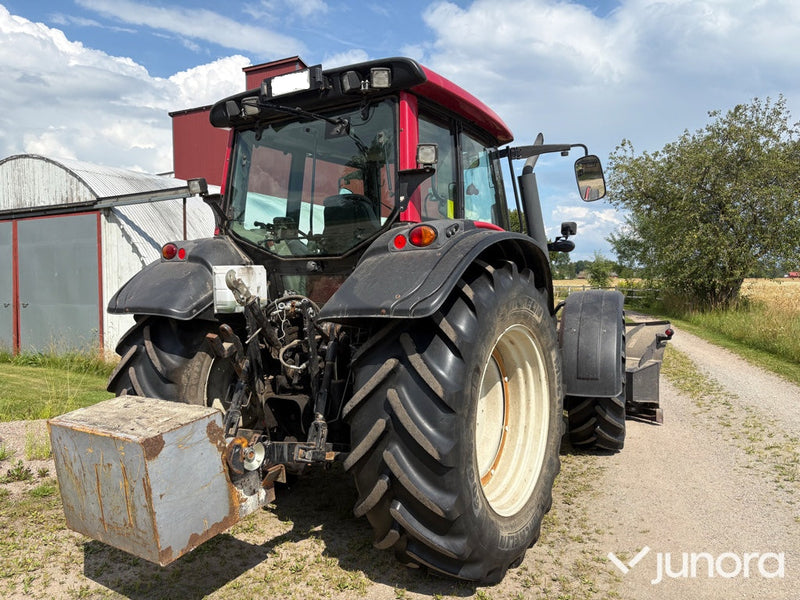 Traktor Valtra N111E Hitech