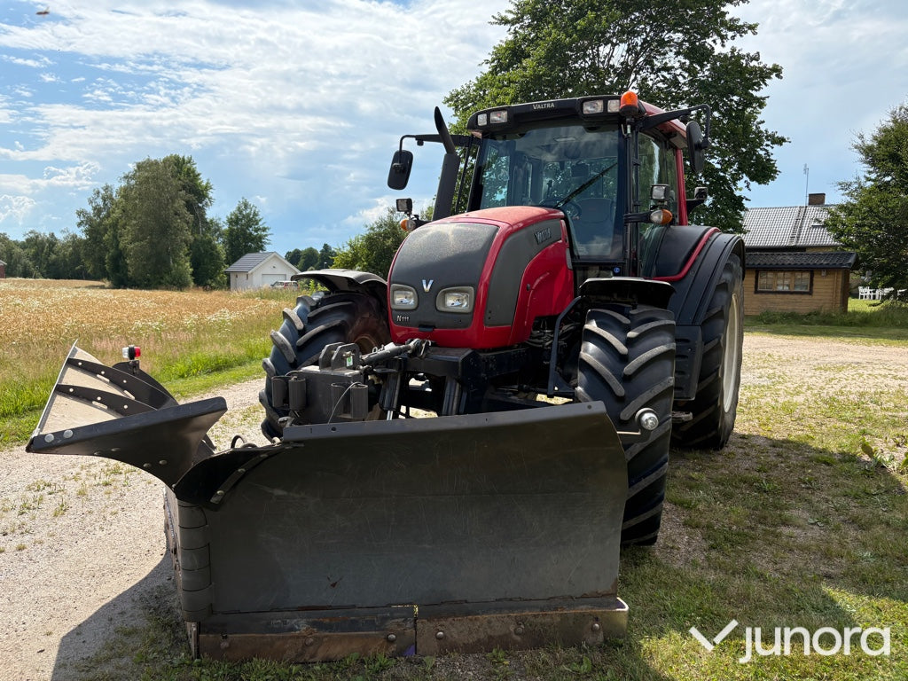Traktor Valtra N111E Hitech