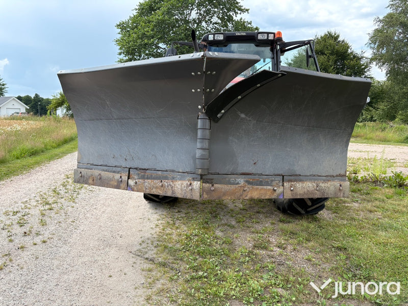 Traktor Valtra N111E Hitech