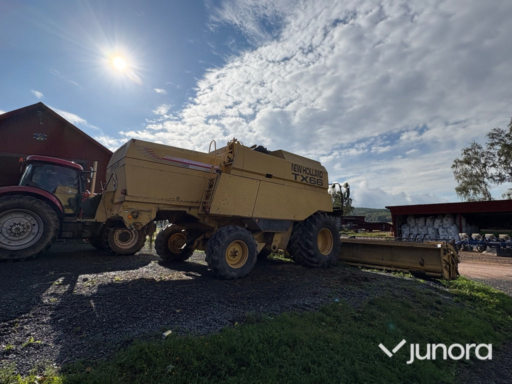 Skördetröska - New Holland TX66 Plus