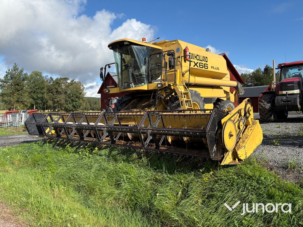 Skördetröska - New Holland TX66 Plus