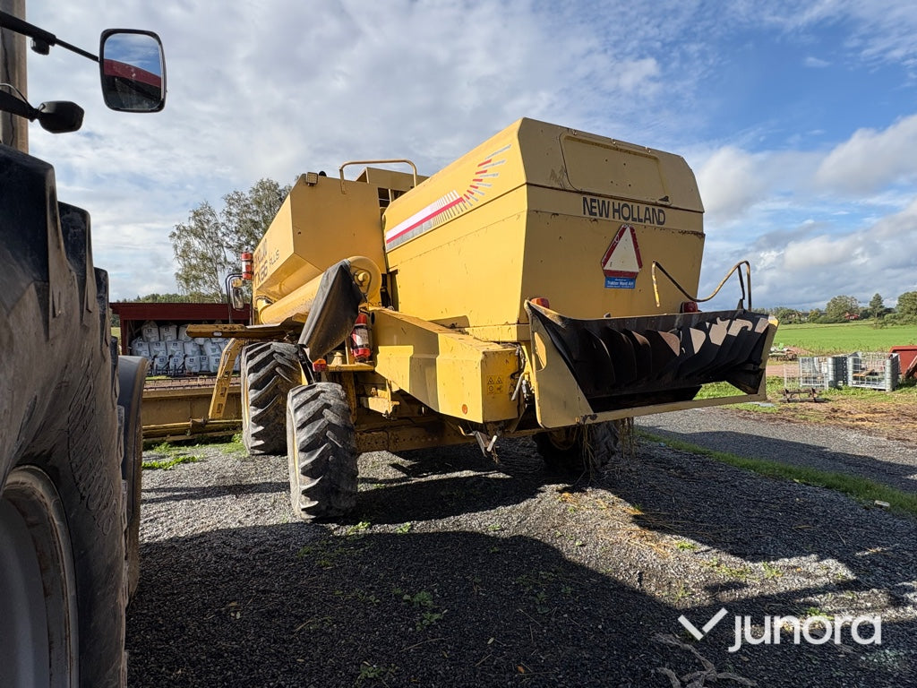 Skördetröska - New Holland TX66 Plus