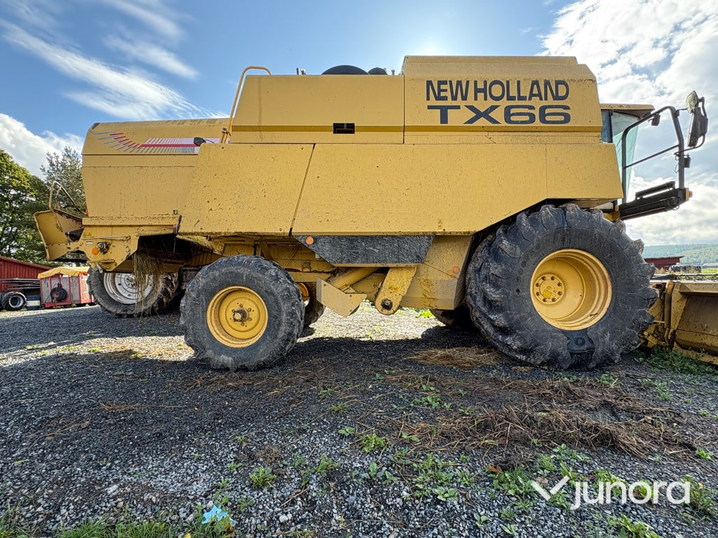Skördetröska - New Holland TX66 Plus