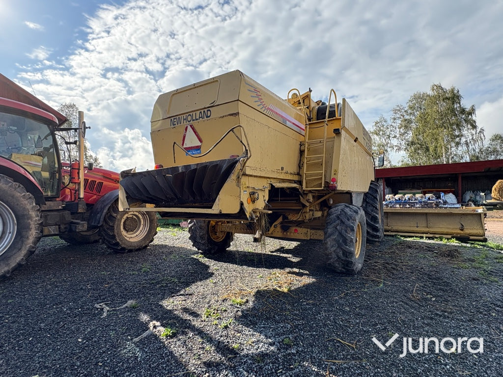 Skördetröska - New Holland TX66 Plus