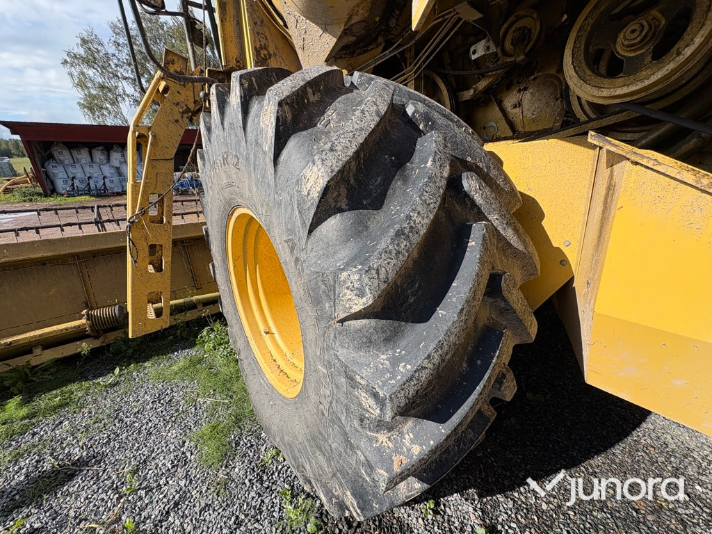Skördetröska - New Holland TX66 Plus