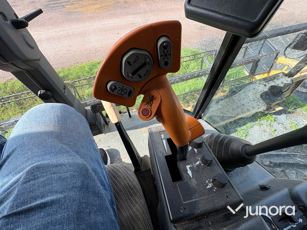 Skördetröska - New Holland TX66 Plus