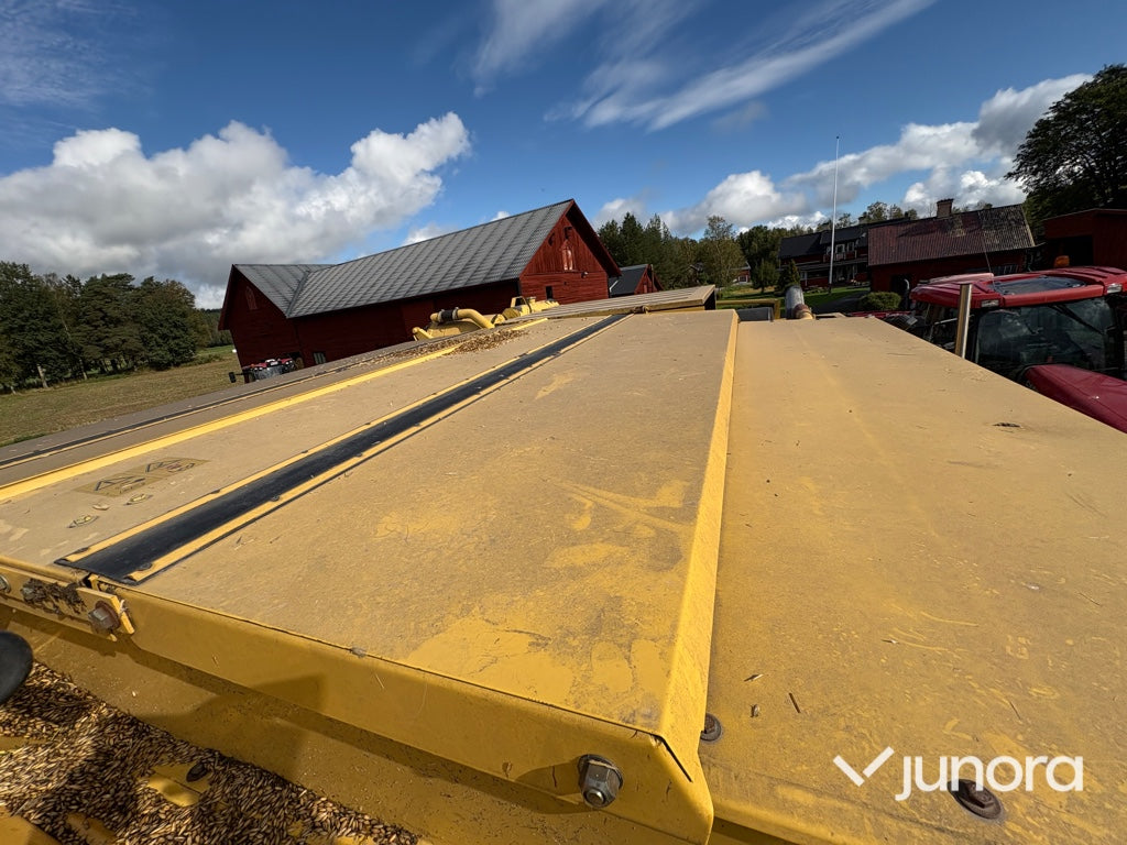 Skördetröska - New Holland TX66 Plus