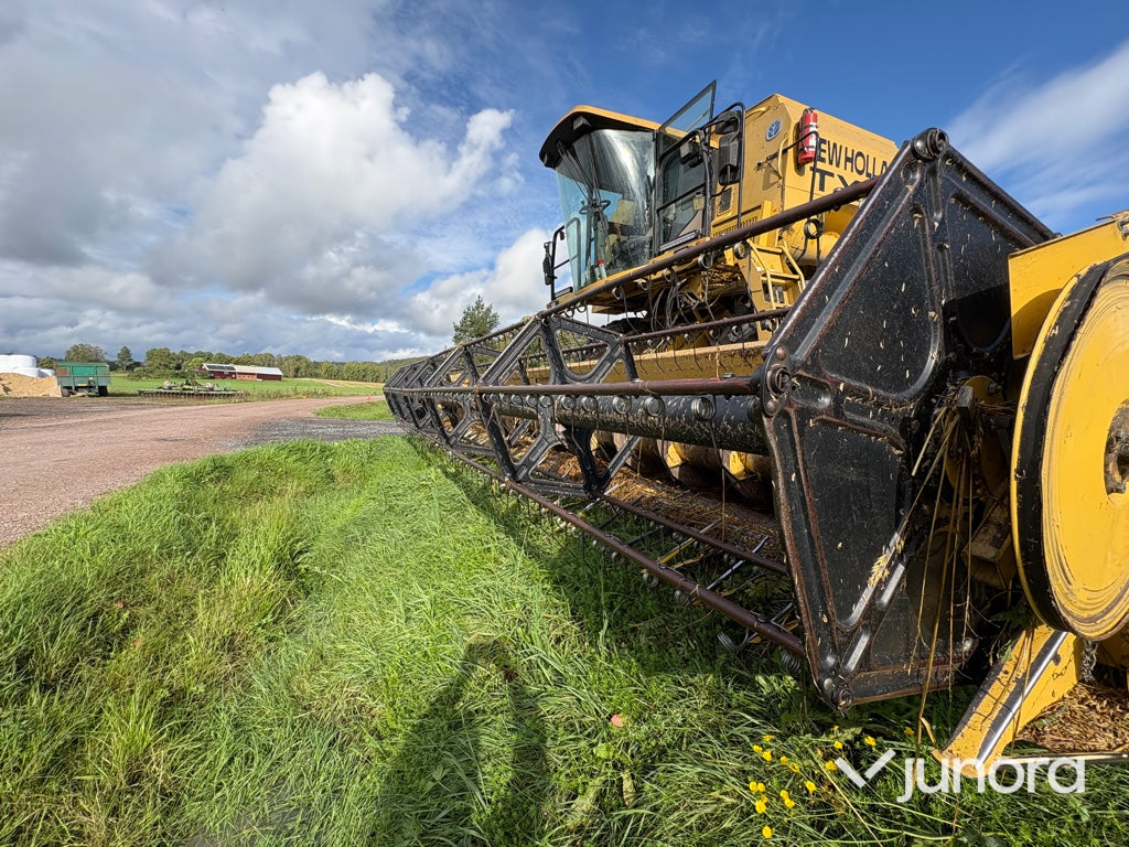 Skördetröska - New Holland TX66 Plus