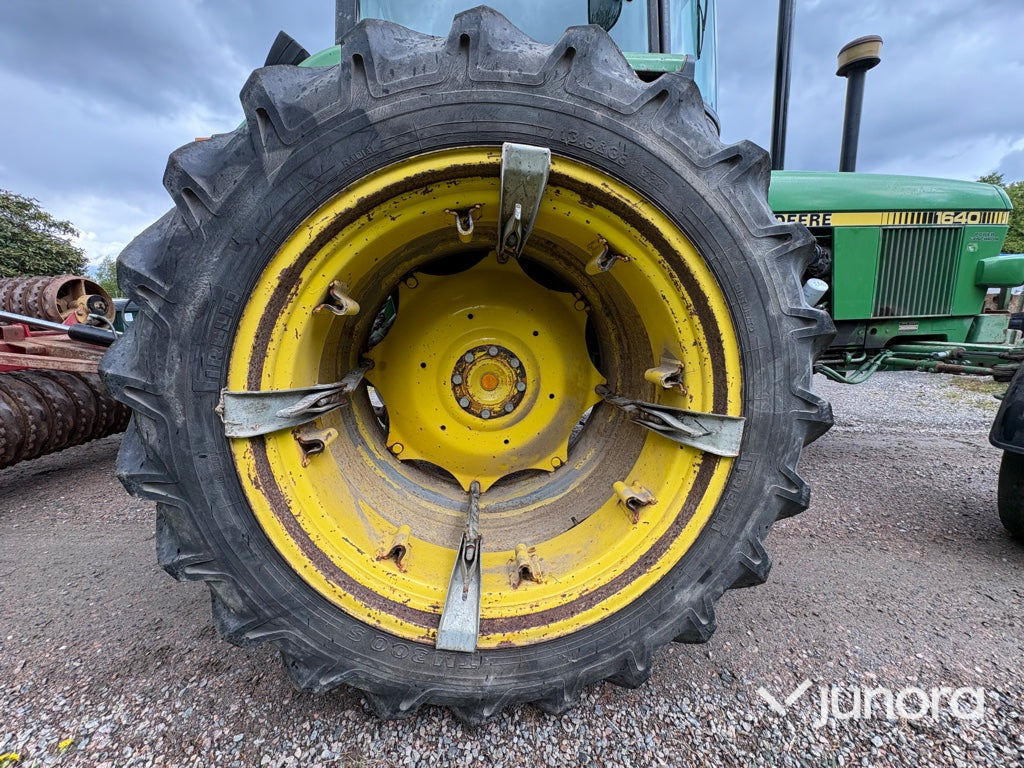 Traktor - John Deere, 1640