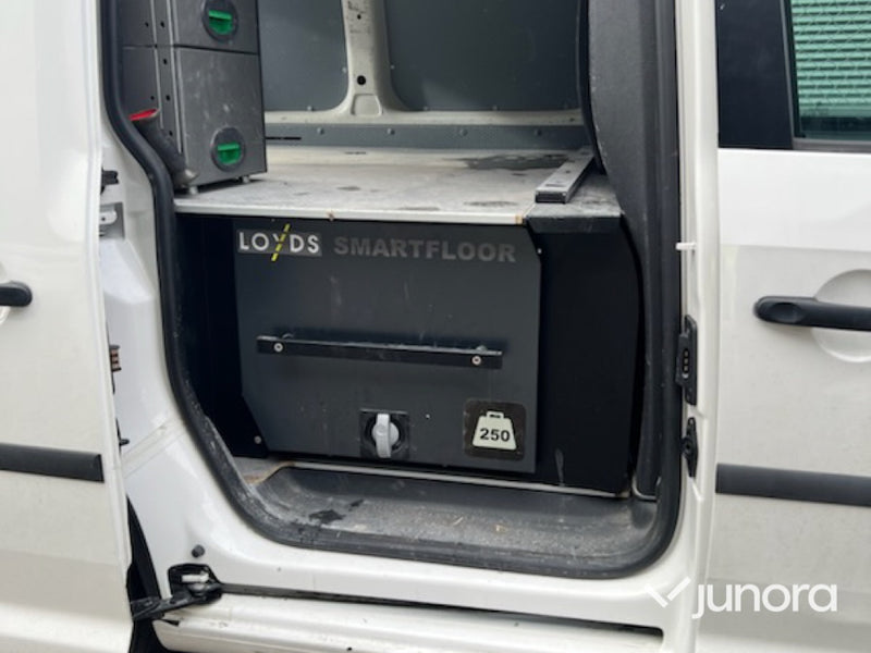 Fordonsinredning – Loyds Smartfloor för VW Caddy