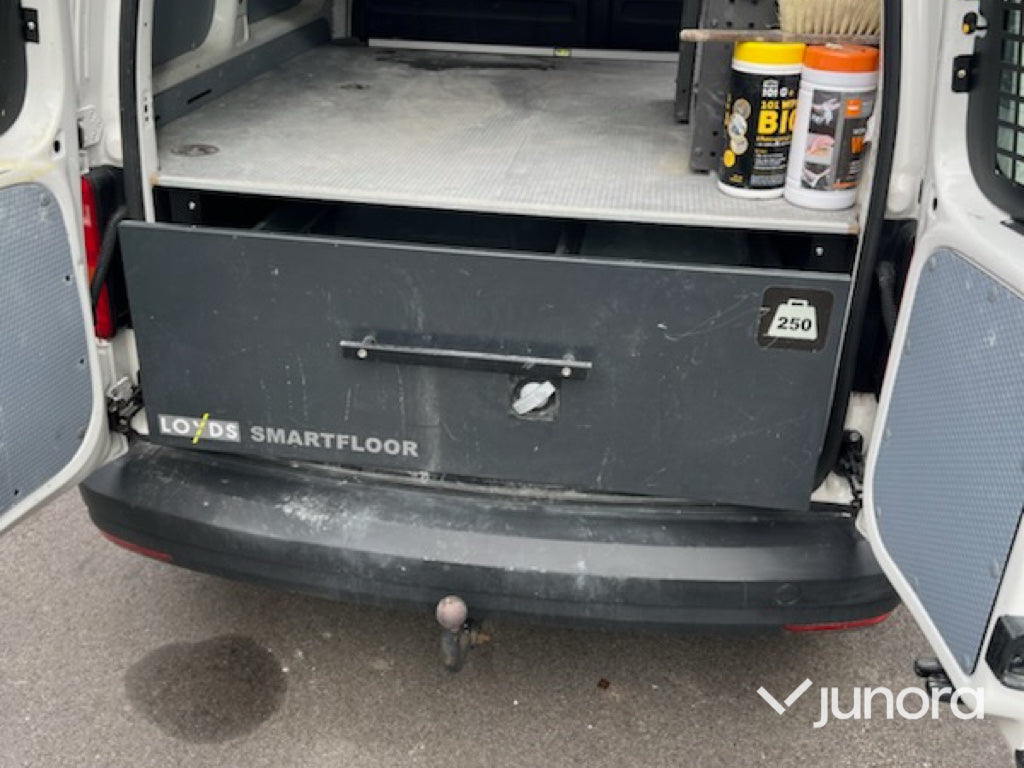 Fordonsinredning – Loyds Smartfloor för VW Caddy