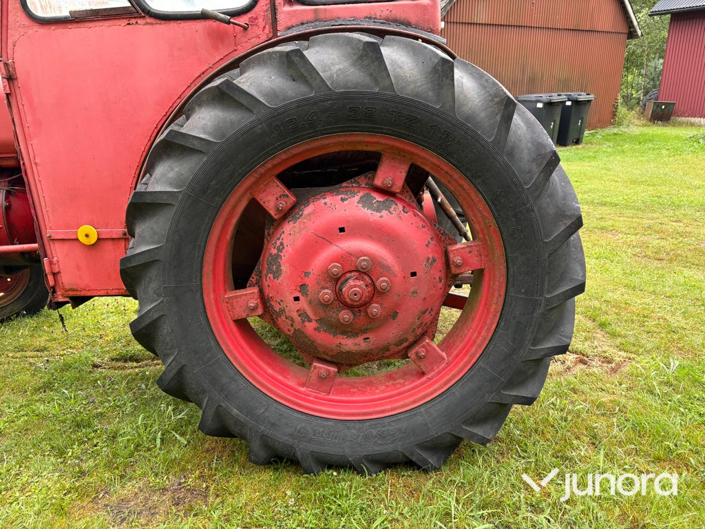 Traktor - BM Volvo Buster 320