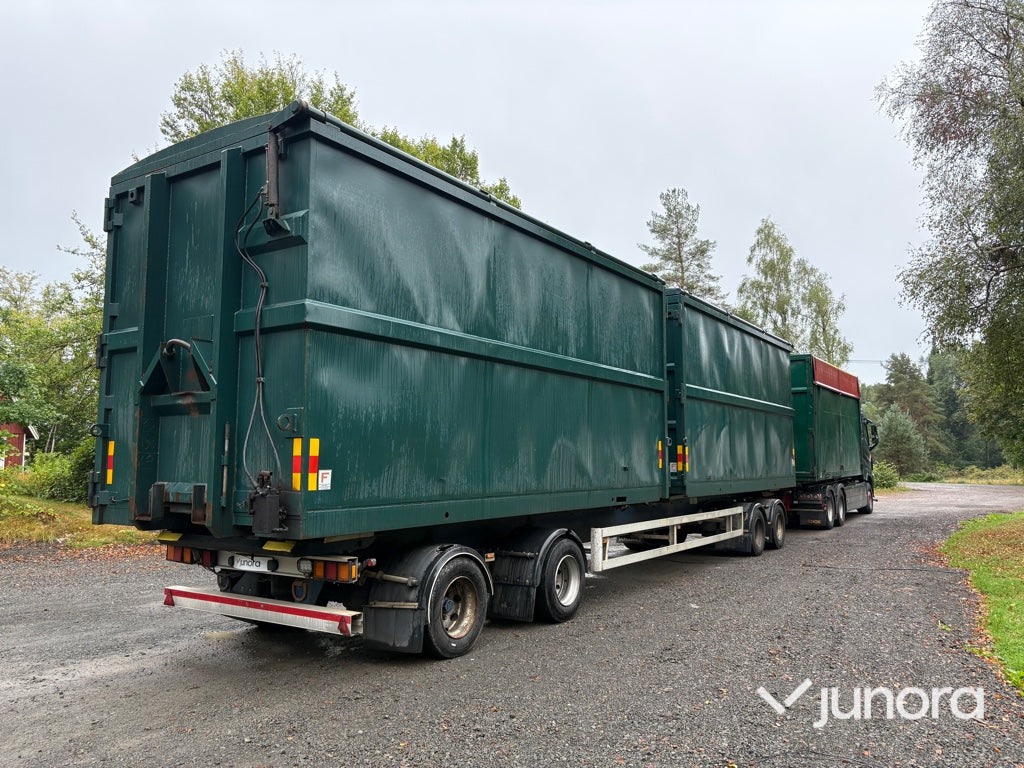 Lastbilsekipage – Volvo FH500 6x2 med JOAB L21-5600 AA lastväxlare, Kilafors släp och tre containrar