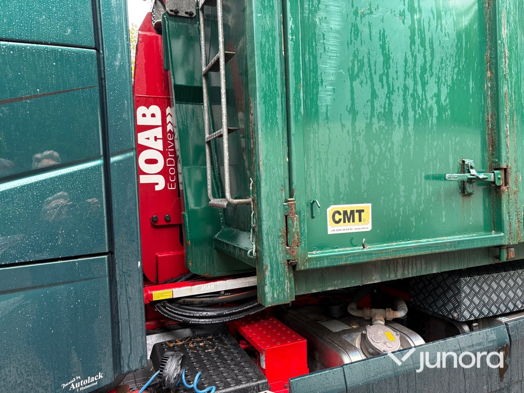 Lastbilsekipage – Volvo FH500 6x2 med JOAB L21-5600 AA lastväxlare, Kilafors släp och tre containrar