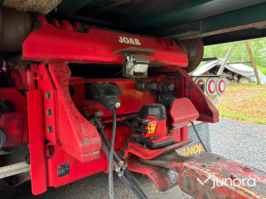 Lastbilsekipage – Volvo FH500 6x2 med JOAB L21-5600 AA lastväxlare, Kilafors släp och tre containrar