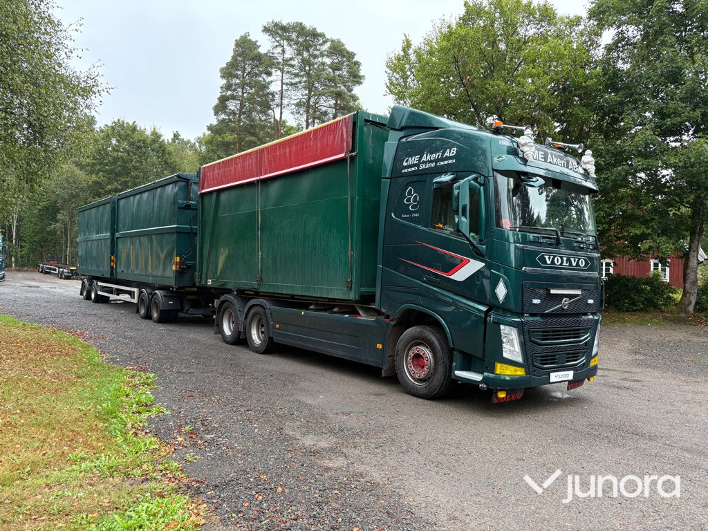 Lastbilsekipage – Volvo FH500 6x2 med JOAB L21-5600 AA lastväxlare, Kilafors släp och tre containrar
