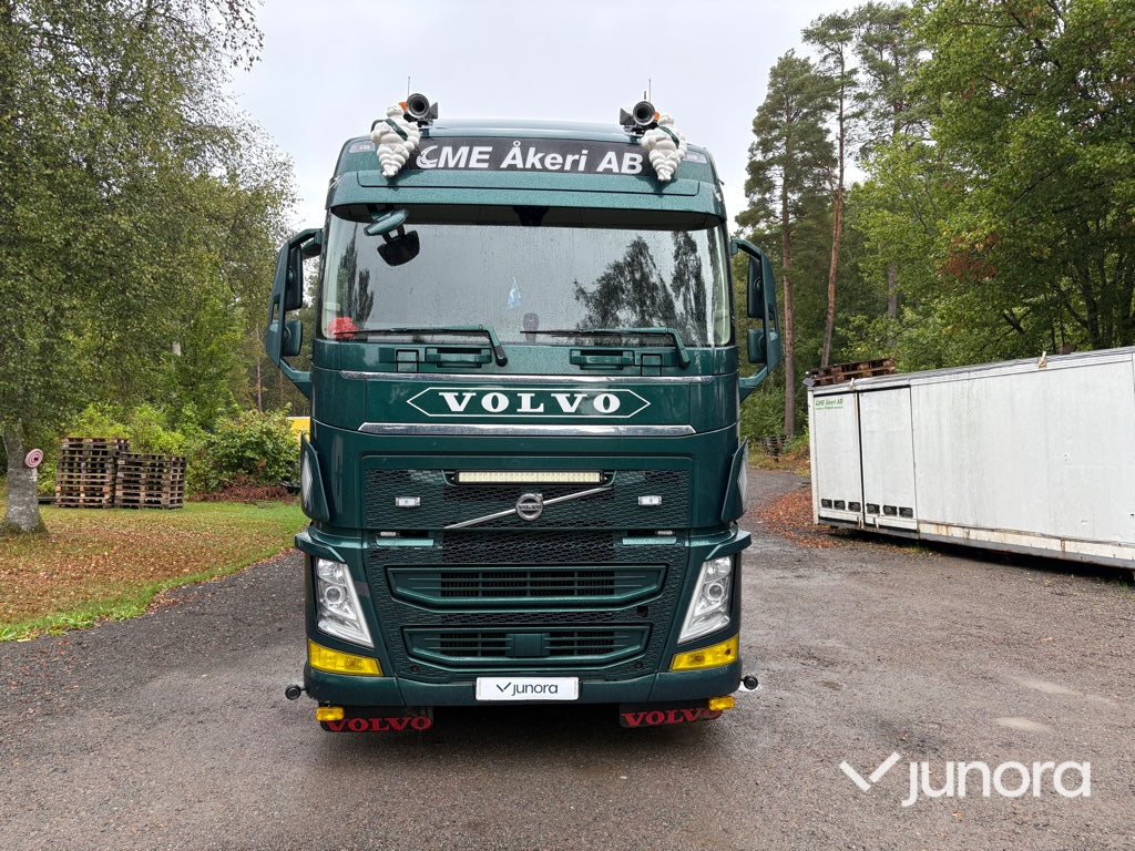 Lastbilsekipage – Volvo FH500 6x2 med JOAB L21-5600 AA lastväxlare, Kilafors släp och tre containrar