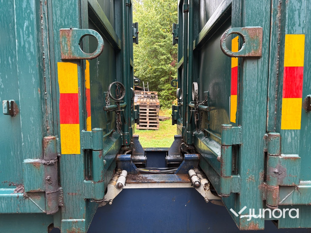 Lastbilsekipage – Volvo FH500 6x2 med JOAB L21-5600 AA lastväxlare, Kilafors släp och tre containrar