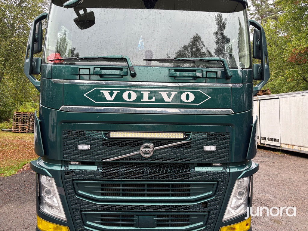 Lastbilsekipage – Volvo FH500 6x2 med JOAB L21-5600 AA lastväxlare, Kilafors släp och tre containrar