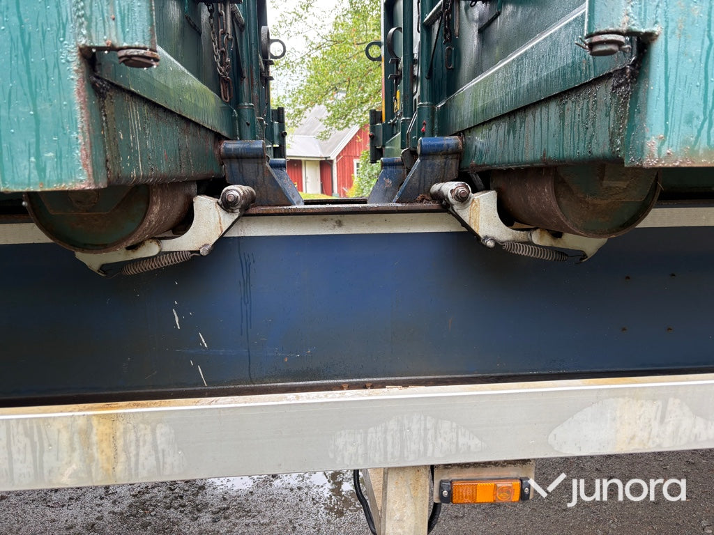 Lastbilsekipage – Volvo FH500 6x2 med JOAB L21-5600 AA lastväxlare, Kilafors släp och tre containrar