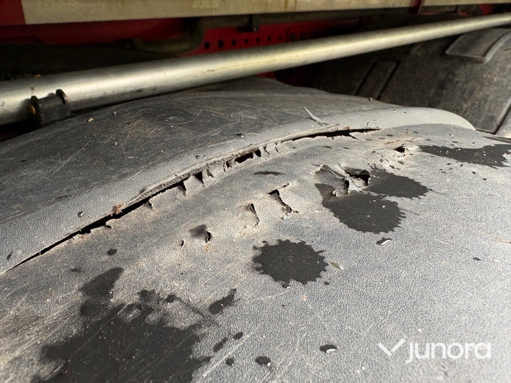 Lastbilsekipage – Volvo FH500 6x2 med JOAB L21-5600 AA lastväxlare, Kilafors släp och tre containrar