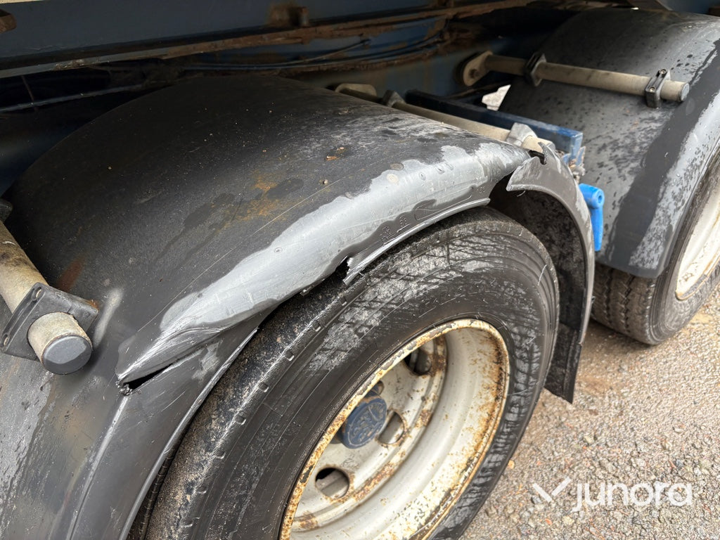 Lastbilsekipage – Volvo FH500 6x2 med JOAB L21-5600 AA lastväxlare, Kilafors släp och tre containrar