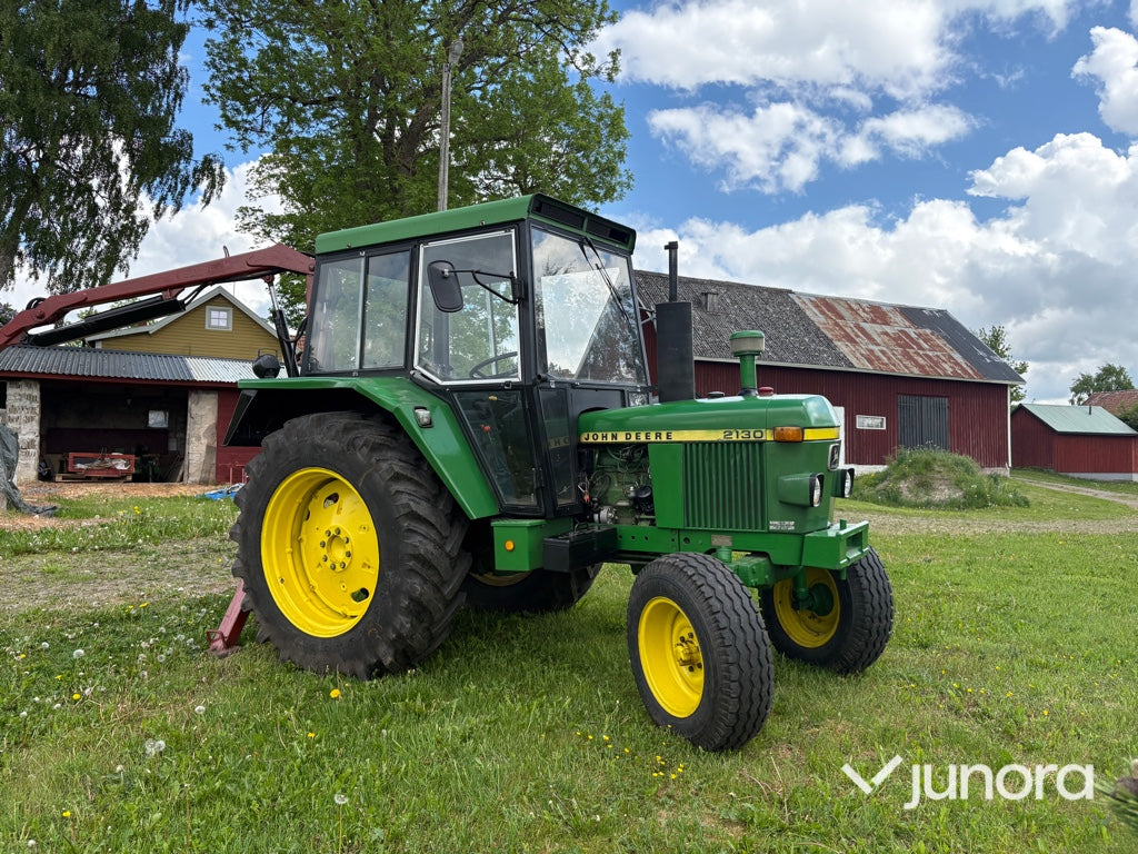 Traktor med skogskran - John Deere, 2130