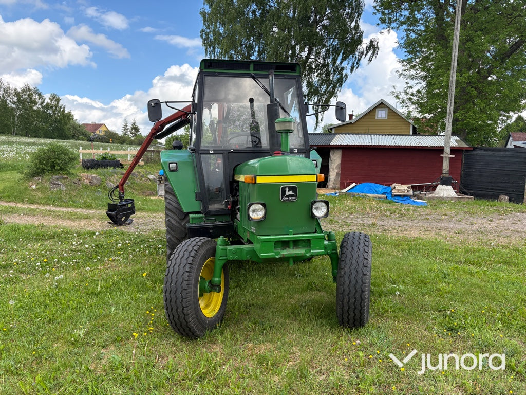 Traktor med skogskran - John Deere, 2130