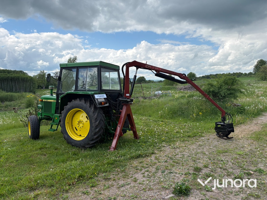 Traktor med skogskran - John Deere, 2130