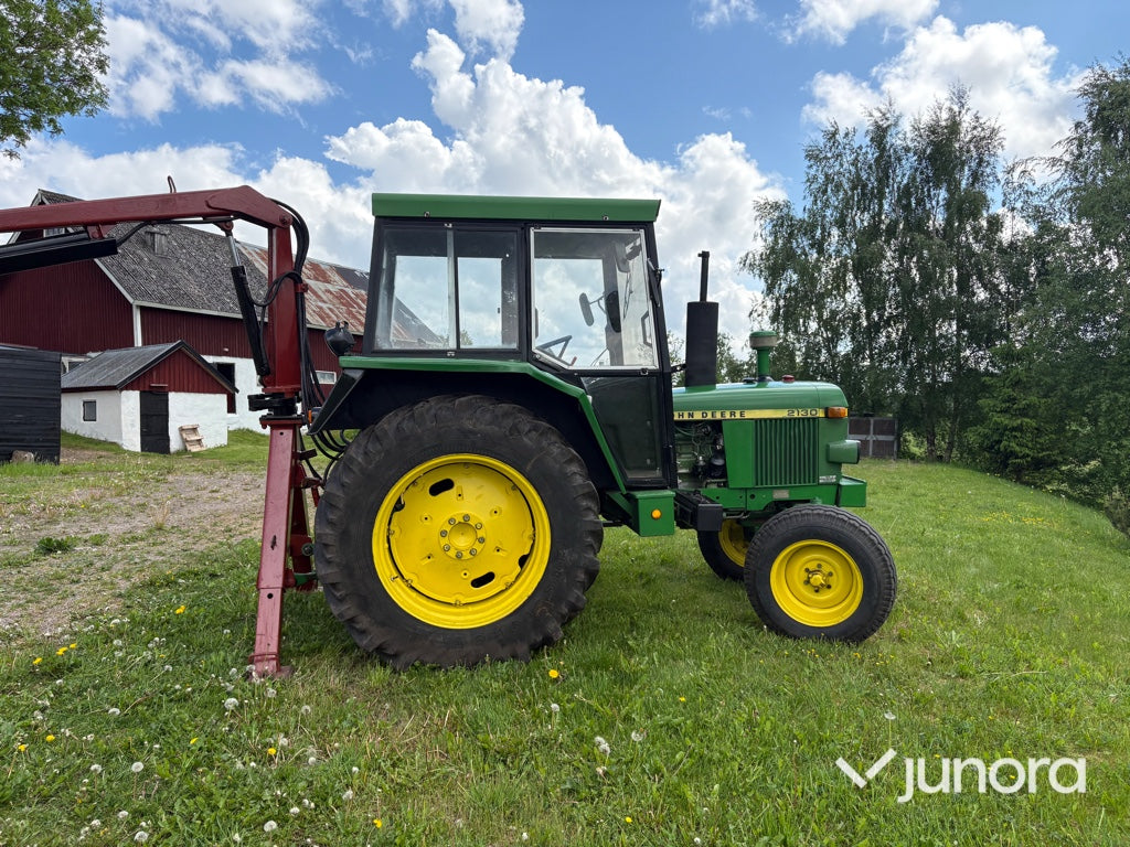 Traktor med skogskran - John Deere, 2130