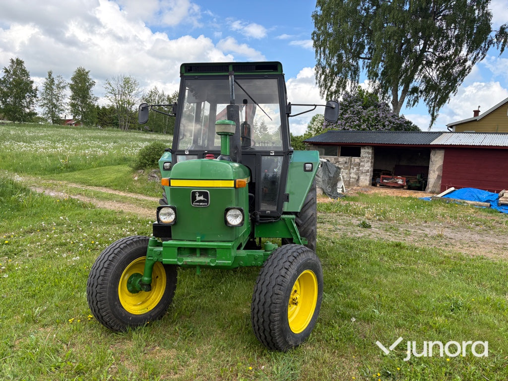 Traktor med skogskran - John Deere, 2130