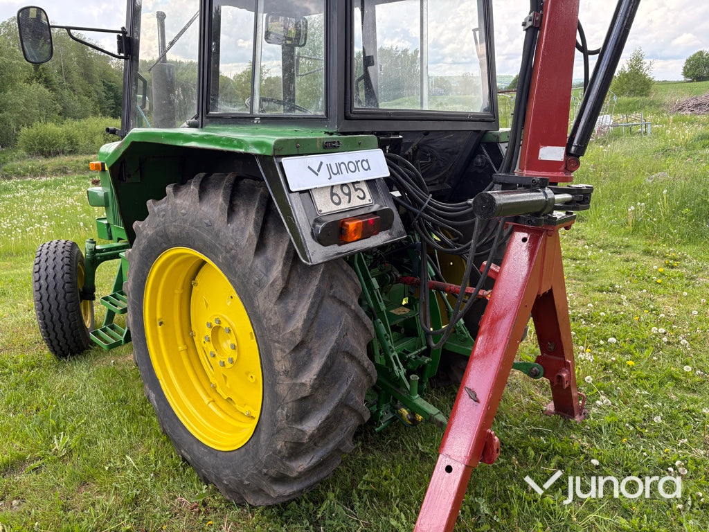 Traktor med skogskran - John Deere, 2130