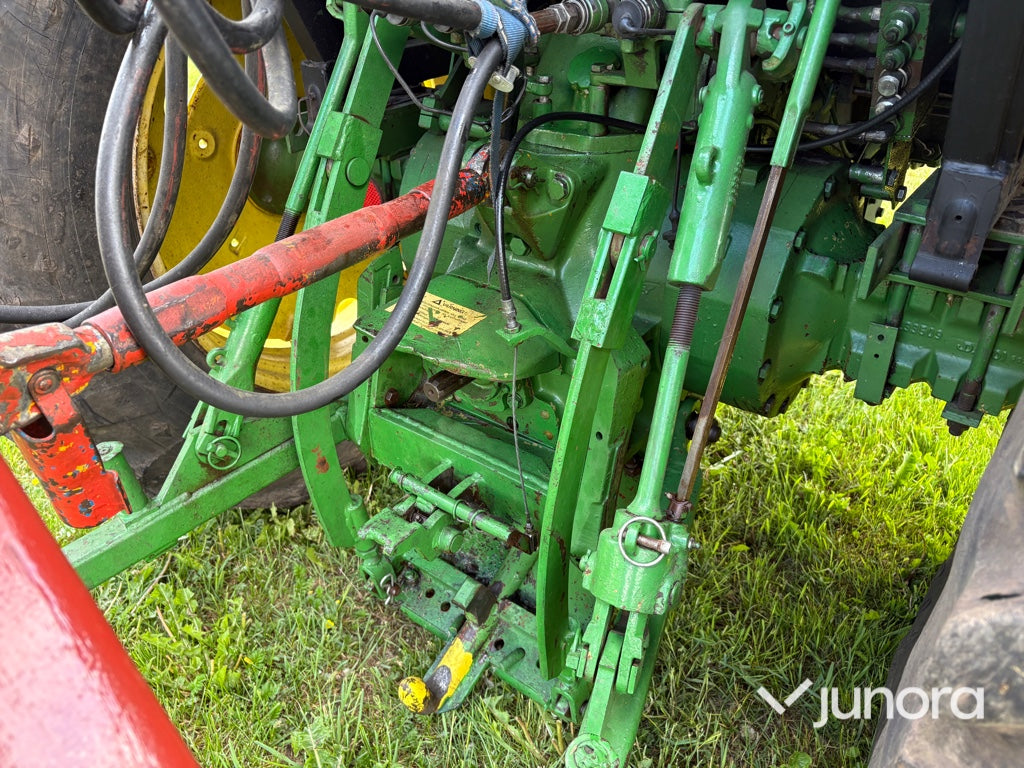 Traktor med skogskran - John Deere, 2130