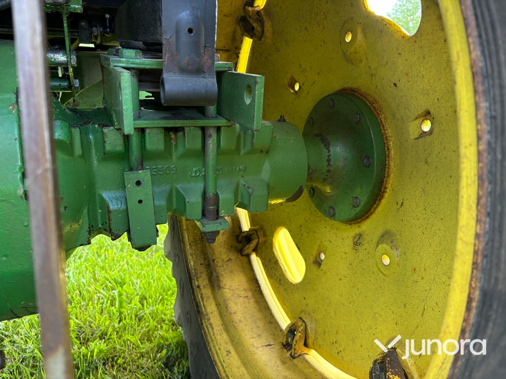 Traktor med skogskran - John Deere, 2130