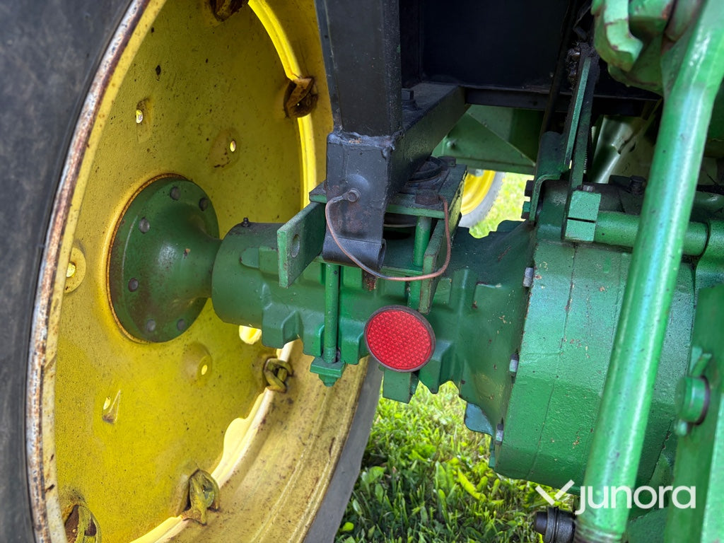 Traktor med skogskran - John Deere, 2130