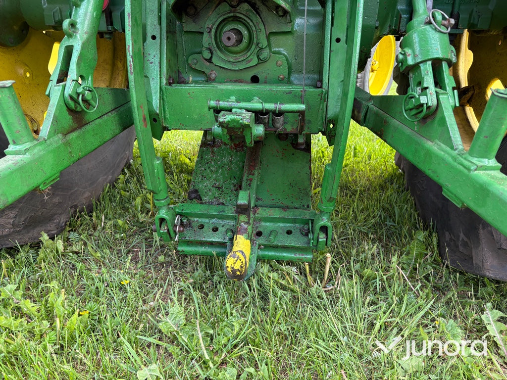 Traktor med skogskran - John Deere, 2130