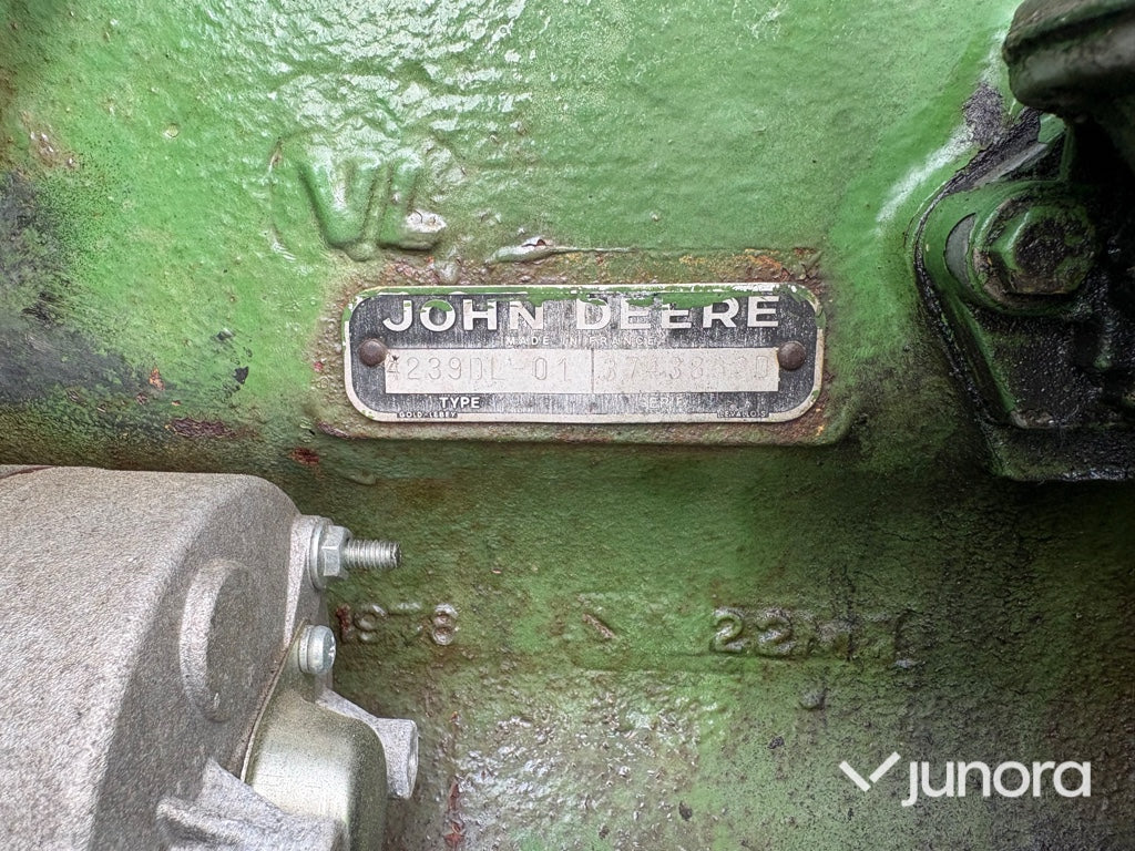 Traktor med skogskran - John Deere, 2130