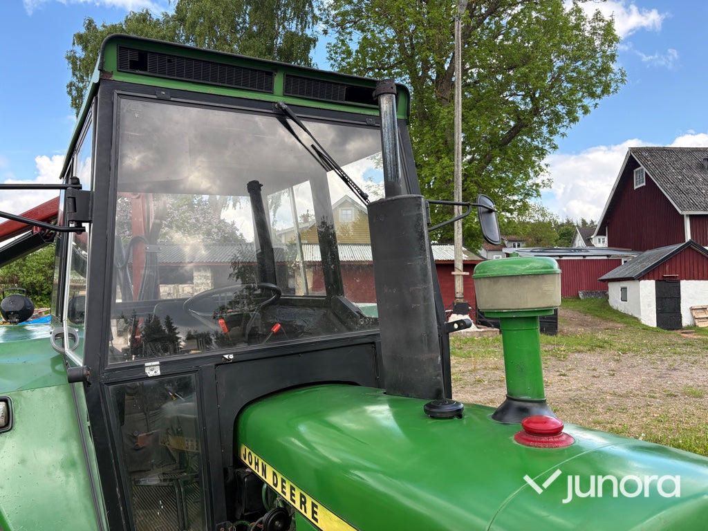 Traktor med skogskran - John Deere, 2130