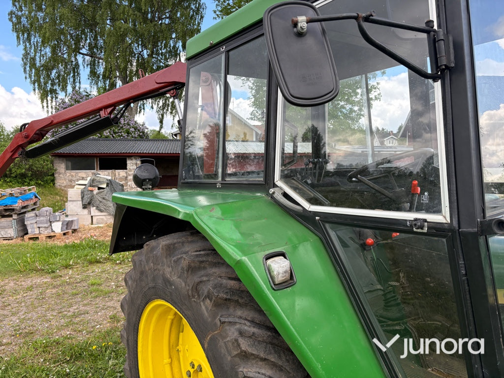 Traktor med skogskran - John Deere, 2130