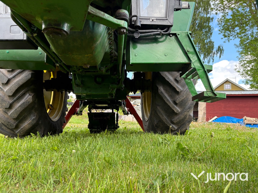 Traktor med skogskran - John Deere, 2130