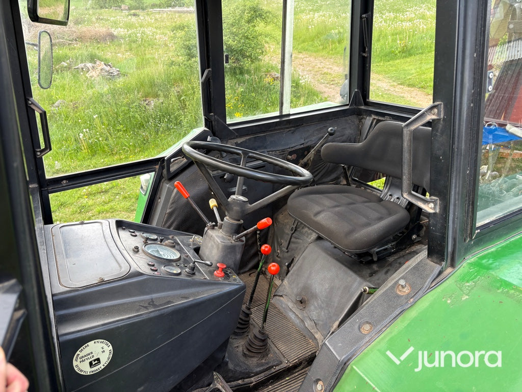 Traktor med skogskran - John Deere, 2130