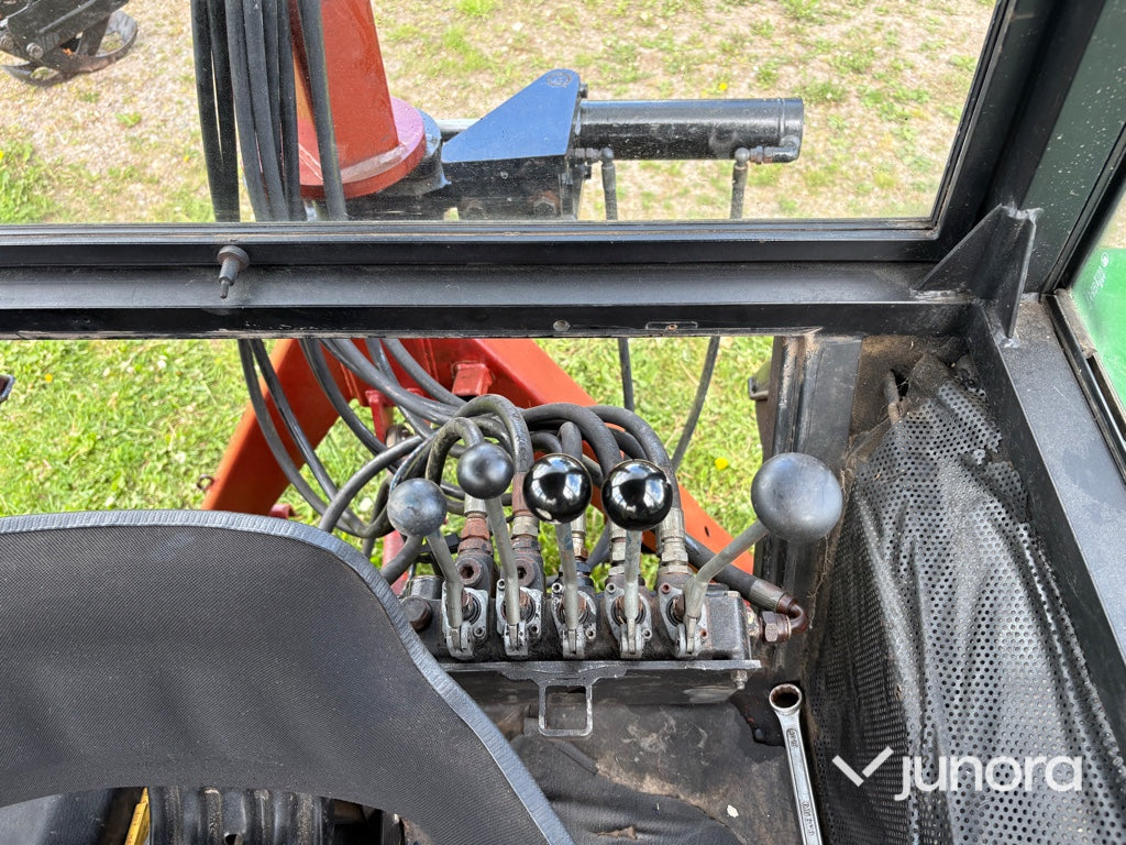 Traktor med skogskran - John Deere, 2130