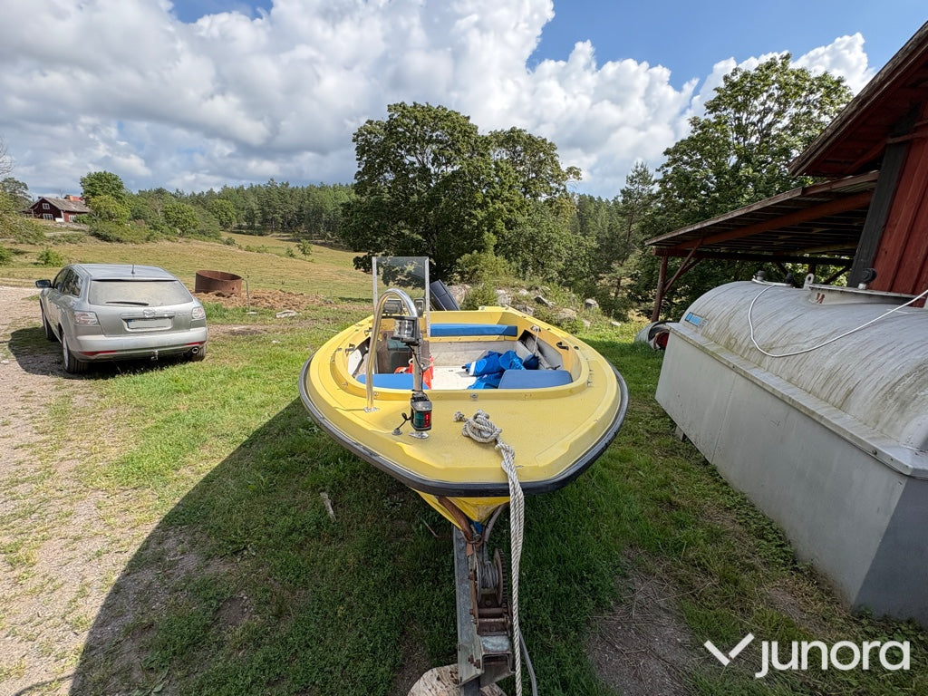 Ockelbo B16 med Evinrude 60HK + Brenderup trailer