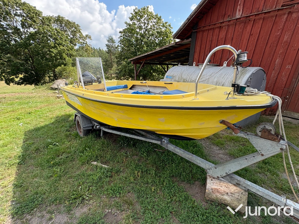 Ockelbo B16 med Evinrude 60HK + Brenderup trailer