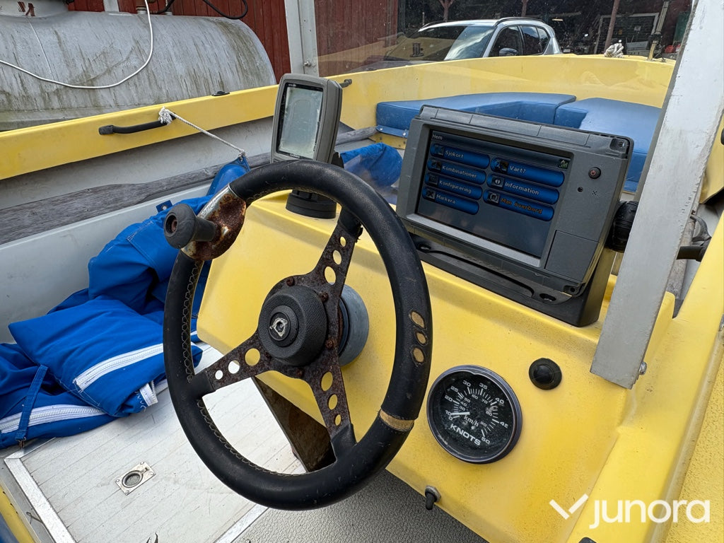 Ockelbo B16 med Evinrude 60HK + Brenderup trailer