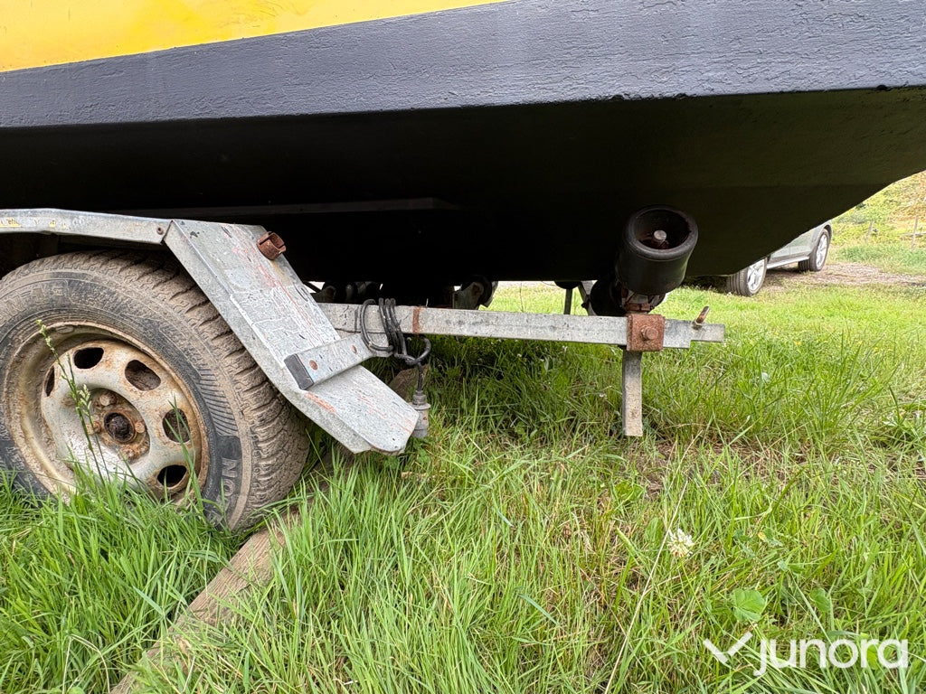 Ockelbo B16 med Evinrude 60HK + Brenderup trailer