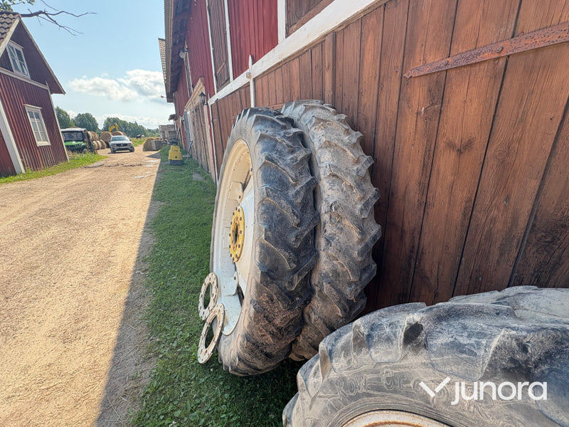 John Deere 6330