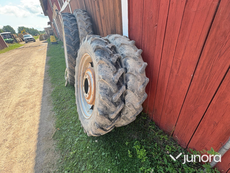 John Deere 6330