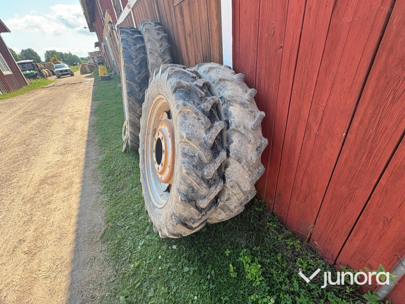 John Deere 6330
